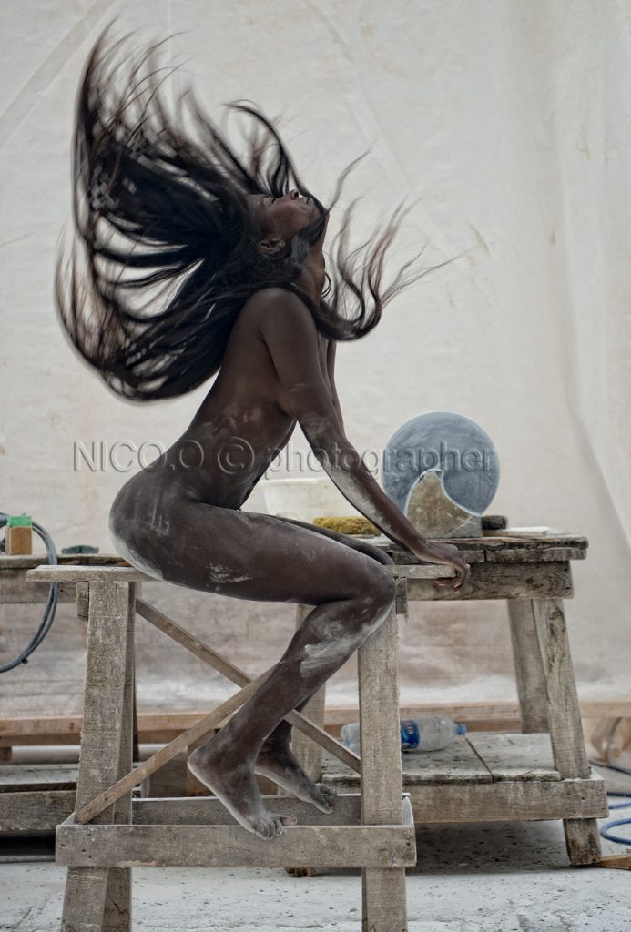 nudo artistico Black in White